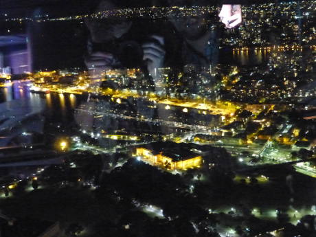 Sydney Tower Aussicht mit Spiegelung der Autoren