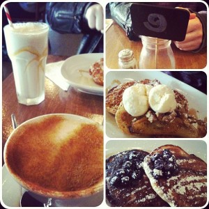 Frühstück @ The Milk Bar in Newtown, Sydney (Waffeln, Pancakes, Eis, Milchshake und Chai Latte)