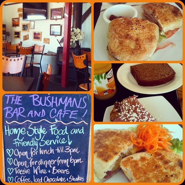 Bushman's Bar and Cafe mit Sandwich und Kuchen