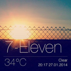 Sonnenuntergang vorm kostenlosen Stellplatz am 7-eleven bei 34°C um 20:17...